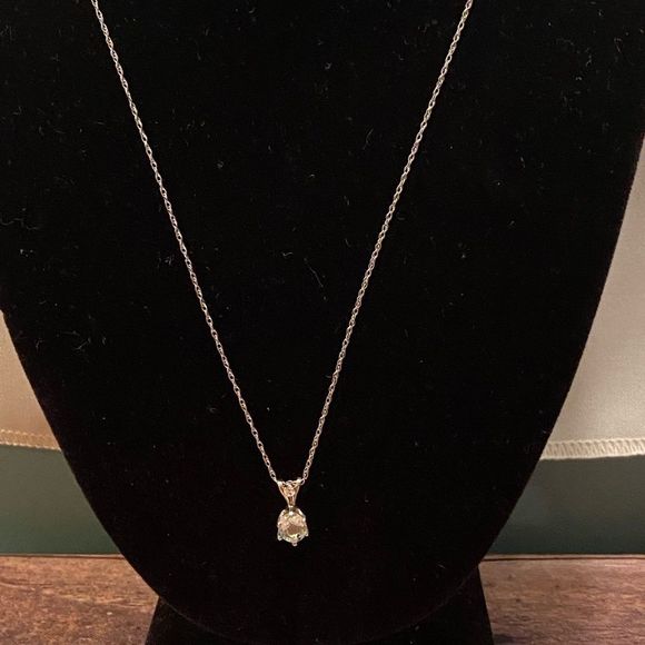 Estate Necklace 14k White Gold and Aquamarine Pendant Necklace - Picture 5 of 15